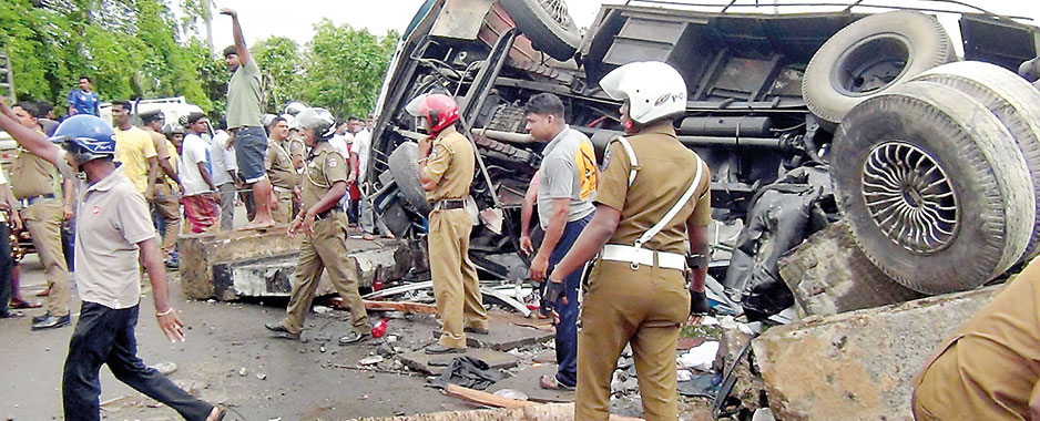 Three-wheeler regulations from Jan. 1, demerit  system early next year