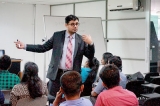 Pakistani expert conducts whorkshop on data journalism at SLPI