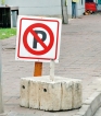 Dodgy no-parking signs drive motorists round the bend
