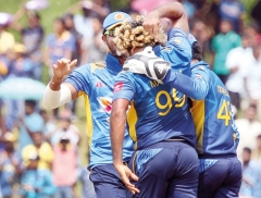 Malinga magic not sufficient to contain marauding England