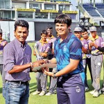Man-of-the-match-Pravan-Williams-receives-his-trophy-from-Upul-Chandana