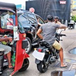 Colombo: One road rule for all!