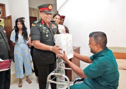Lest we forget: Army Chief visits wounded soldiers