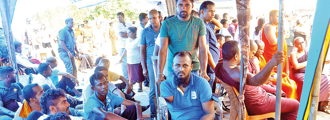Protest by disabled soldiers: Hopes of settlement next week