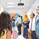 Maldivian-Ambassador-Visiting-the-Stalls