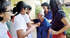 The oldest alumnus gets a warm welcome