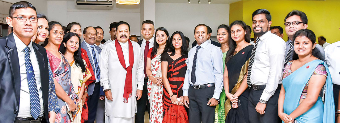 Prime Minster Mahinda Rajapaksa pays a courtesy visit to NSBM Green University”