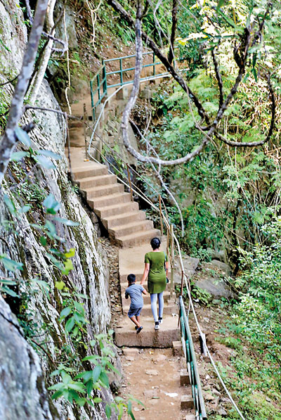 Dunhinda Falls | Times Online - Daily Online Edition of The Sunday Times  Sri Lanka