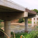 Farmers in Liyangastota have to walk around 27km to the Barawekumbuka fair, to sell their goods. If the bridge was complete, they would only have to travel 2km on foot.