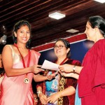 Ms-Chathuri-receiving-her-award
