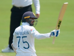 Dhananjaya and Chandimal lift  Sri Lanka to 340-6