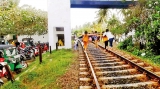 Bentota residents ring alarm bells over selfie craze on railtrack