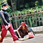 n	Roadside snack: Woman eats her meal on the pavement, Colombo  Pix by Eshan Fernando