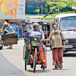Colombo Fort: Long road: Alternative transport facilities amidst fuel shortage                          Pic by Indika Handuwala