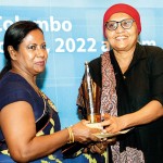 Scoop of the Year (2020): Kapila Bandara and the Sunday Times team. Samitha Bandara, sister of Kapila Bandara, receives the award on his behalf from Hana Ibrahim, member of The Editors’ Guild of Sri Lanka