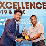 Sports Journalist of the Year (2019 - English stream) Harsha Amarasinghe of the Daily Mirror receives the award from Duminda Sampath, President, Sri Lanka Working Journalists' Association