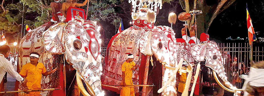 Indi Raja, Rajiv Gandhi’s messenger of peace, carries golden casket