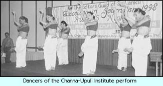 Dancers of the Channa-Upuli Institute perform