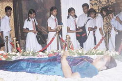 Schoolchildren were among thousands of people who came to Horagalla to pay their last respects to Sirimavo Bandaranayake