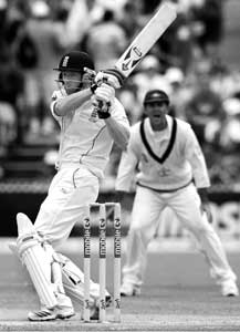 Paul Collingwood hooks one to the fence as Ricky Ponting (R) yells during the second day's play. -Reuters