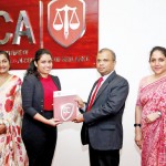 President of CA Sri Lanka, Mr. Sanjaya Bandra presenting the certificate to a participant in the presence of Chief Executive Officer, Ms. Dulani Fernando, and the Director of Student Affairs, Ms. Lakmali Priyangika.
