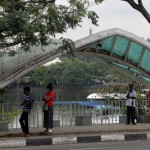 A banana leaf shaped public bus halt costing millions of rupees and yet leaving those taking shelter underneath wet during the rain and hot when sunny, near Diyatha Uyana in Battaramulla.