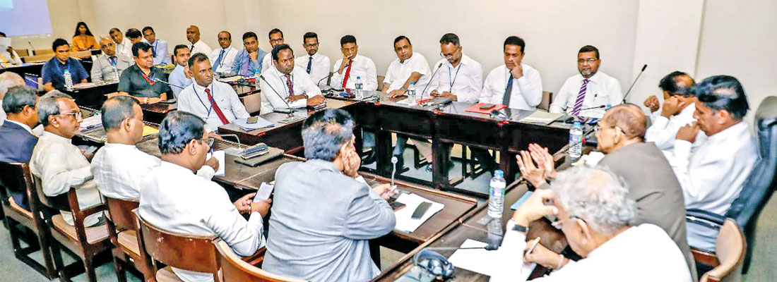 Govt. and opposition intensify moves to strengthen their positions