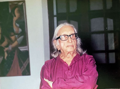 Keyt-in-front-of-'Kangodi-Ragini'-at-the-Walkers-Building_P8