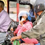 Galle Face Moving treat. 		                  Pix by Akila Jayawardena