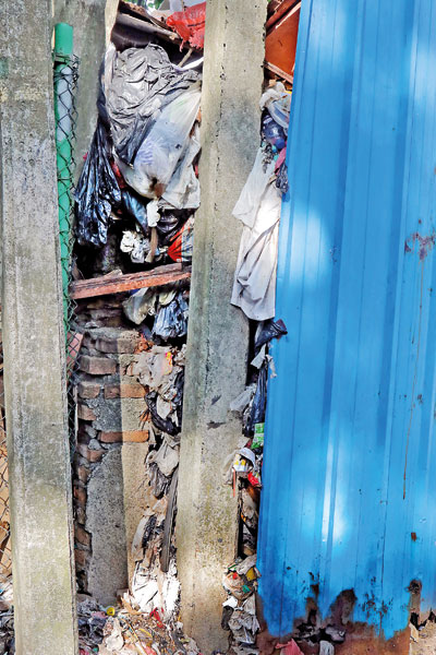 12-9Y1A9938-Garbage-stacked-on-the-abandon-land