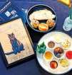 A little cafe that’s the cat’s meow A little cafe that’s the cat’s meow