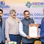 Exchanging of the MOU by Mr. Jithu Jose (Vice President - International Division of Apollo Hospitals) (Second from Right) and Mr. Nishantha Jayamanne (Chief Operating Officer - Medihelp Hospitals Group) (Extreme Right), Dr. Elankumaran K. (Head of the Liver Transplant Program - Apollo Hospitals - Chennai) (Extreme Left), Dr. Appaji Krishan (Senior Consultant Spine Surgeon - Apollo Hospitals - Chennai) (Second From Left)