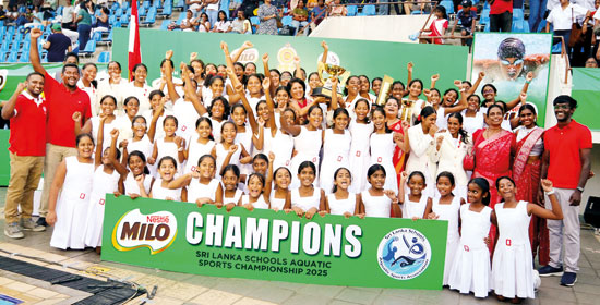 Ladies'-College-swimming-team_BP