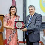 Prof-Jayasinghe-receiving-the-token-of-appreciation-from-Prof-Liyanage