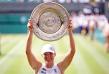 Swiatek destroys Anisimova 6-0, 6-0 to win first Wimbledon title Swiatek destroys Anisimova 6-0, 6-0 to win first Wimbledon title