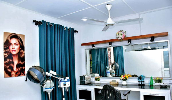 police-salon_4-