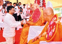 President meets Buddhist clergy