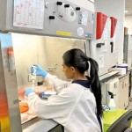 Tharindie-Silva--working-on-her-research-(2)