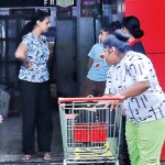 Kaduwelas Shop owners in Kaduwela getting back to business Pix by M A Pushpa Kumara