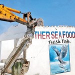 Illegal constructions near the  Deduru Oya estuary being removed