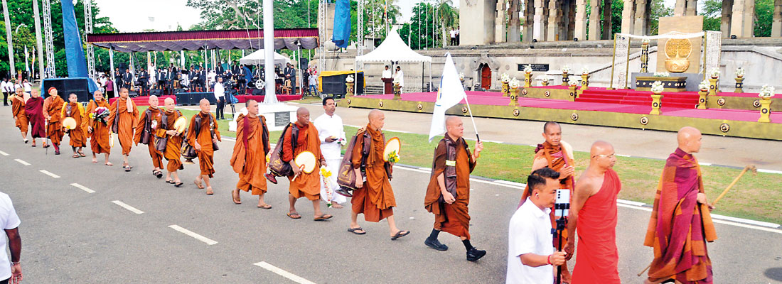 Monks praise Sri Lankans for kindness and care
