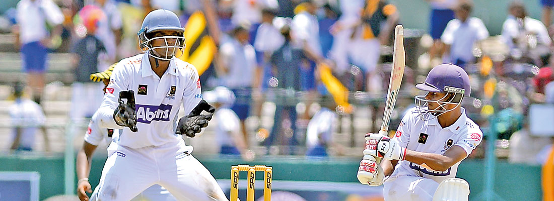 Sineth, Dulnith help Mahanama make strong reply against DS