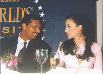 Jpeg image 36k of Jaki with the Army Commander