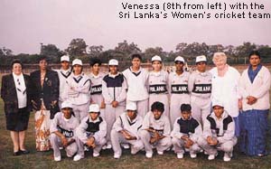 Vanassa with the Sri Lankan women's cricket team