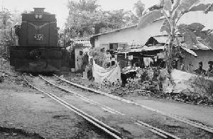 Unprotectedrailway crossing between Nugegoda and Kirullapone