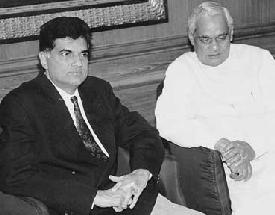 UNP leader Ranil Wickremesinghe with Indian Prime Minister Atal Behari Vajpayee in New Delhi last week.