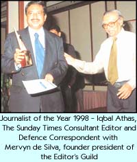 Journalist of the Year 1998  Iqbal Athas, The Sunday Times Consultant Editor and Defence Correspondent with Mervyn de Silva, founder president of The Editors' Guild