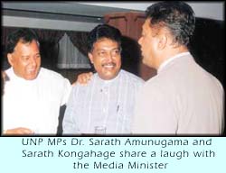 UNP MPs Dr. Sarath Amunugama and Sarath Kongahage share a laugh with the Media Minister.